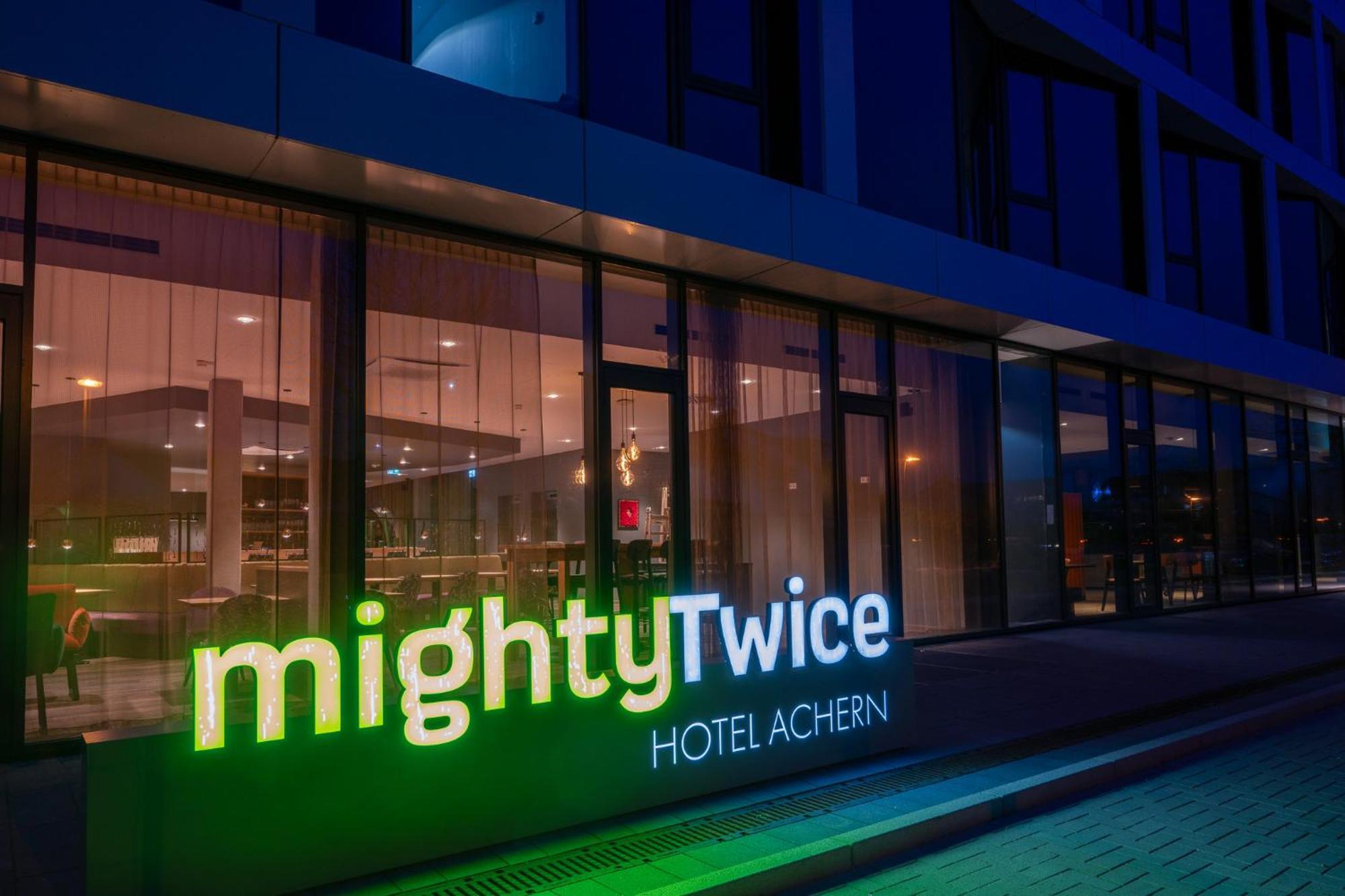 Mightytwice Hotel 아쳄 외부 사진